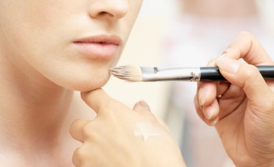 粉底液哪个牌子保湿遮瑕效果好 粉底种类大揭密