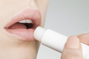 补水唇膏哪个牌子好 唇膏补水排行榜前十名