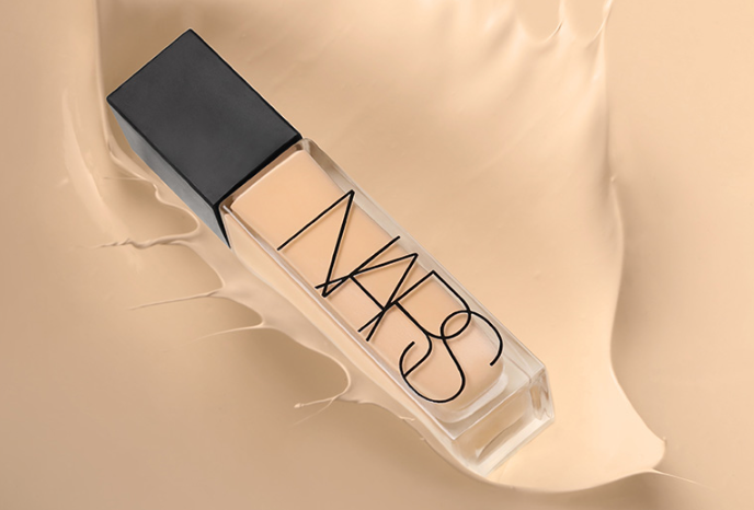 适合夏天的粉底液 持久不脱妆，炎热夏日也能清爽出门