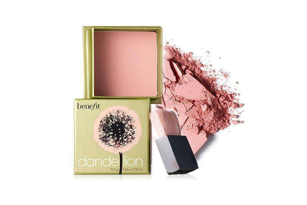 女孩必备化妆品清单排行榜:让你化身成为彩妆大师