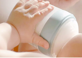 宝宝喝奶粉经常便秘怎么办？换哪款奶粉不容易便秘？