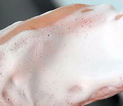 洗面奶晒太阳后还能用吗 洗面奶晒成液体还能用吗