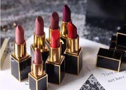 涂口红不起皮的小秘诀 嘴巴起皮怎么办