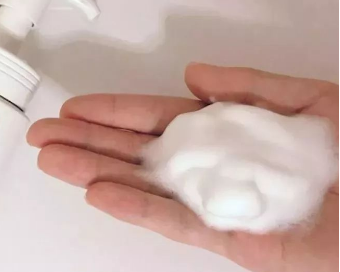 洗面霜和洗面奶的区别是什么呢，洗面霜和洗面奶是一样的吗