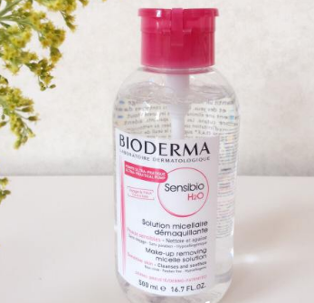 先用洗面奶还是先用卸妆水，卸妆水和洗面奶的顺序