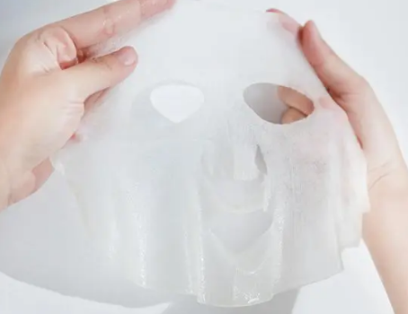 敷面膜后是洗脸好还是不洗脸好 面膜揭下来后多久洗脸