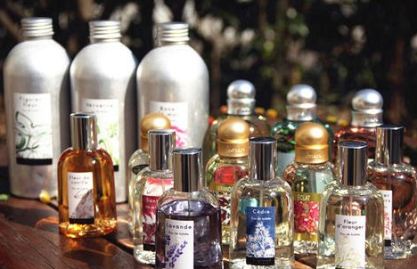 香精可以当香水用吗 买香水好还是香精