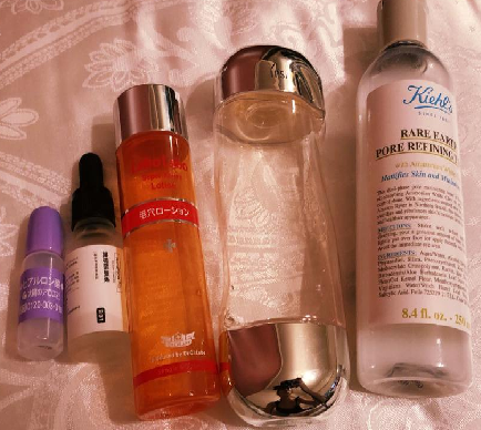 化妆水和爽肤水哪个先用 化妆水和爽肤水的使用顺序一样吗